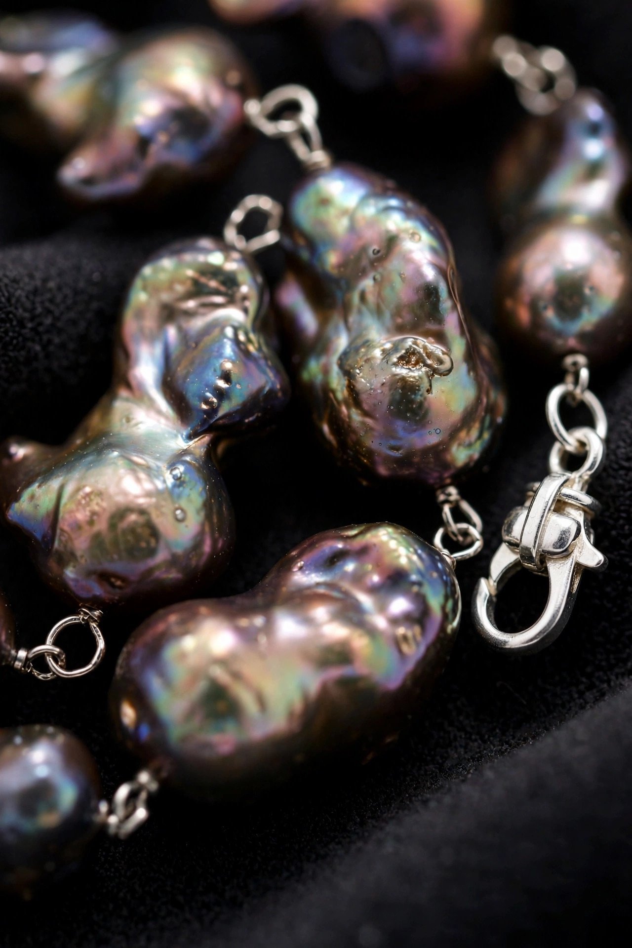 baroque-pearl-necklace-closeup-1