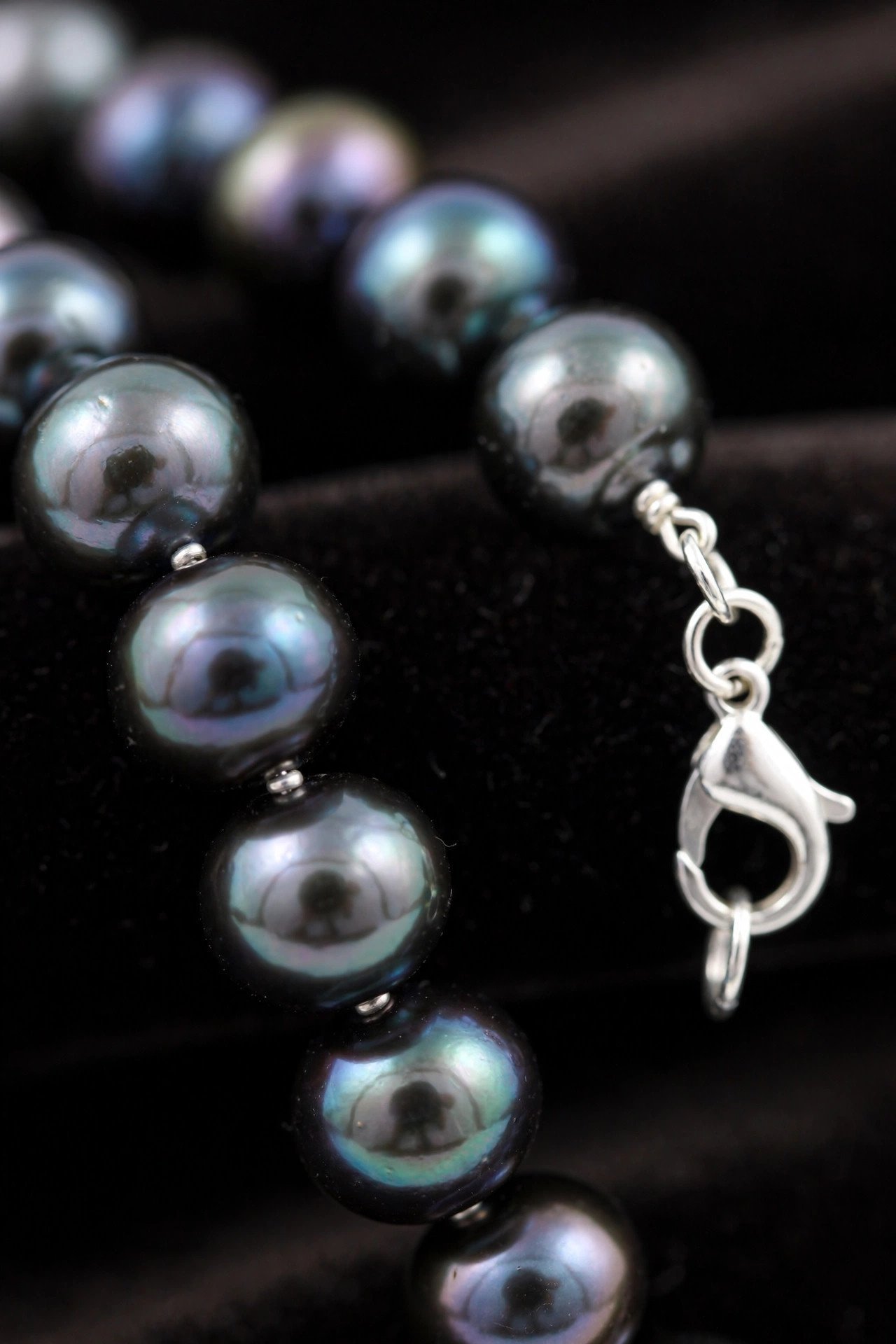 simple-pearl-chain-closeup-1
